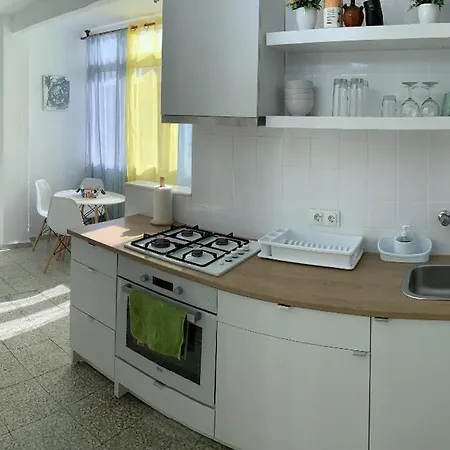 Bright And Modern 3 Bedroom With Balcony E3ev *
