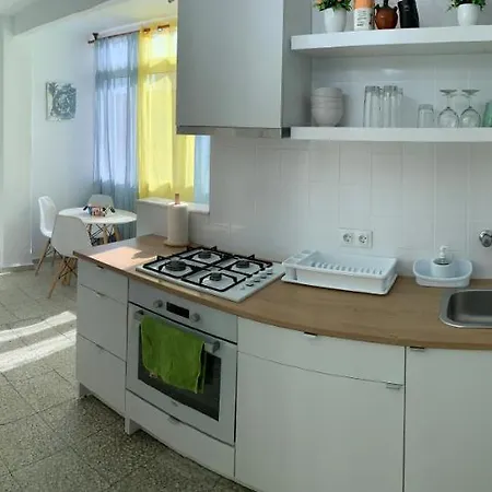 Apartment Bright And Modern 3 Bedroom With Balcony E3ev *